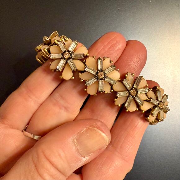 J.Crew Light Pink Floral Crystal Beaded Stretch Bracelet - Picture 4 of 8